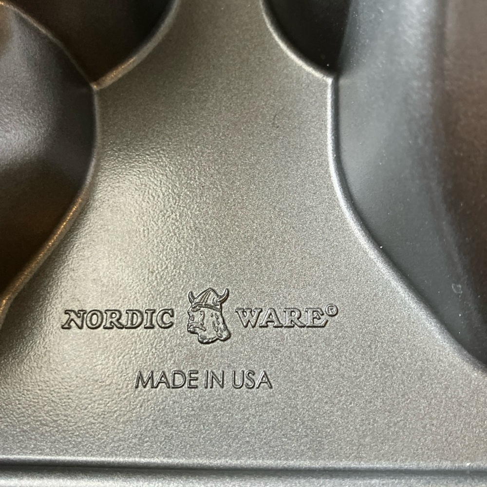 Nordic Ware Haunted Skull Cake Pan - Picture 4 of 7